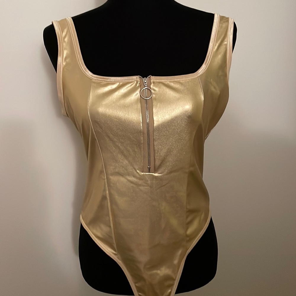 New It’s Just a Kiss bodysuit, size L